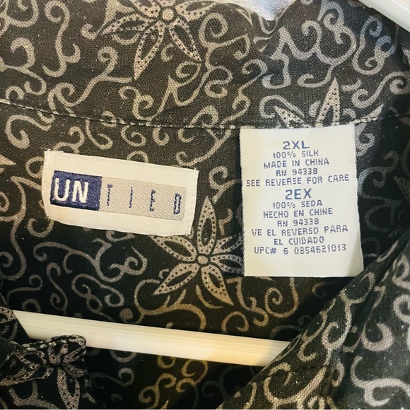 Untied Floral Speckled Silk Button down - Picture 4 of 4